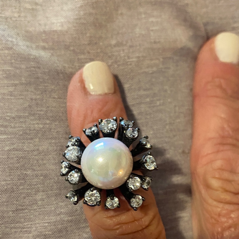 Premier Designs Elegant Silver and White Pearl Ring